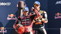 Marc M�rquez celebra la victoria en el podio