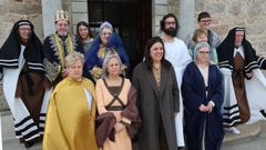 Varios participantes en las representaciones presentaron el programa junto a la alcaldesa, Marta Gir�ldez.