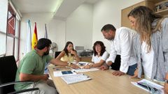 Mar&iacute;a Sampedro present&oacute; a la asociaci&oacute;n de Bandourr&iacute;o los resultados de la encuesta sobre Cerqueira.