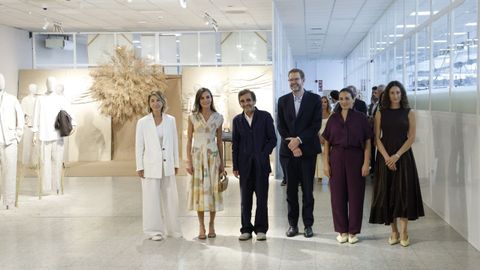 Llegada de la reina Letizia al �showroom� junto a Elena Gonz�lez, Adolfo Dom�nguez, Jordi Garc�a (Secretario de Estado de Industria), Adriana Dom�nguez y Tiziana Dom�nguez