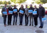 El alcalde, a la derecha, ayer en Aranjuez.