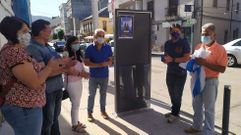 El alcalde, a la derecha, en la inuaguraci�n de uno de los paneles