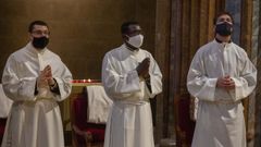 Ordenaci�n en la catedral de Santiago de tres nuevos di�conos