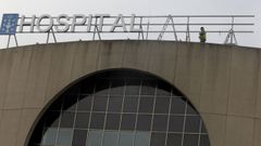 El trabajador herido fue trasladado al Hospital do Saln�s por una ambulancia del 061