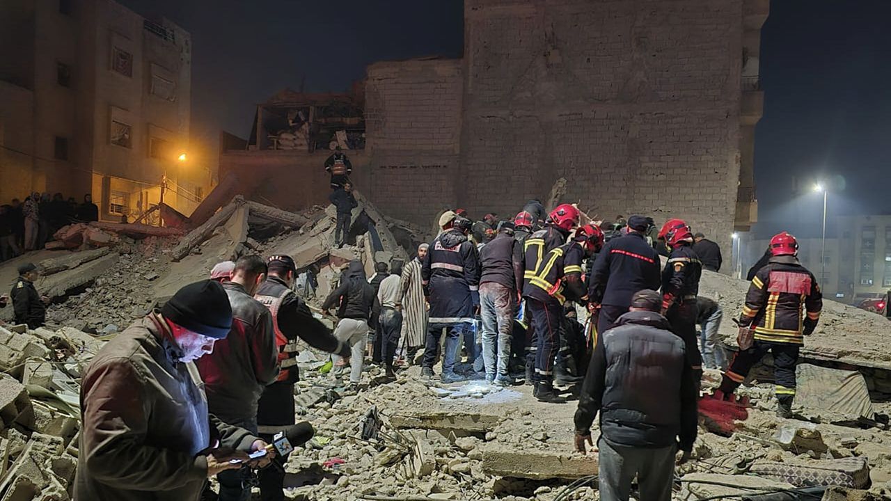 Al menos 22 muertos y 16 heridos tras el derrumbe de dos edificios ...