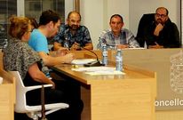 Rafael Sisto (segundo por la derecha) defendi� el modelo p�blico de gesti�n del agua. 