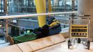 Una persona duerme en la T4 del Aeropuerto Adolfo Surez Madrid-Barajas.