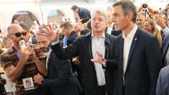 S�nchez saborea el marisco de O Grove entre gritos de �guapo� y �sinverg�enza�