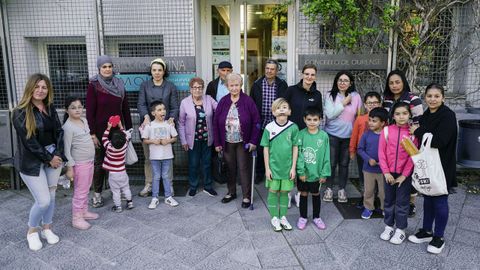 Algunas de las familias usuarias de la ludoteca del centro cívico de A Cuña