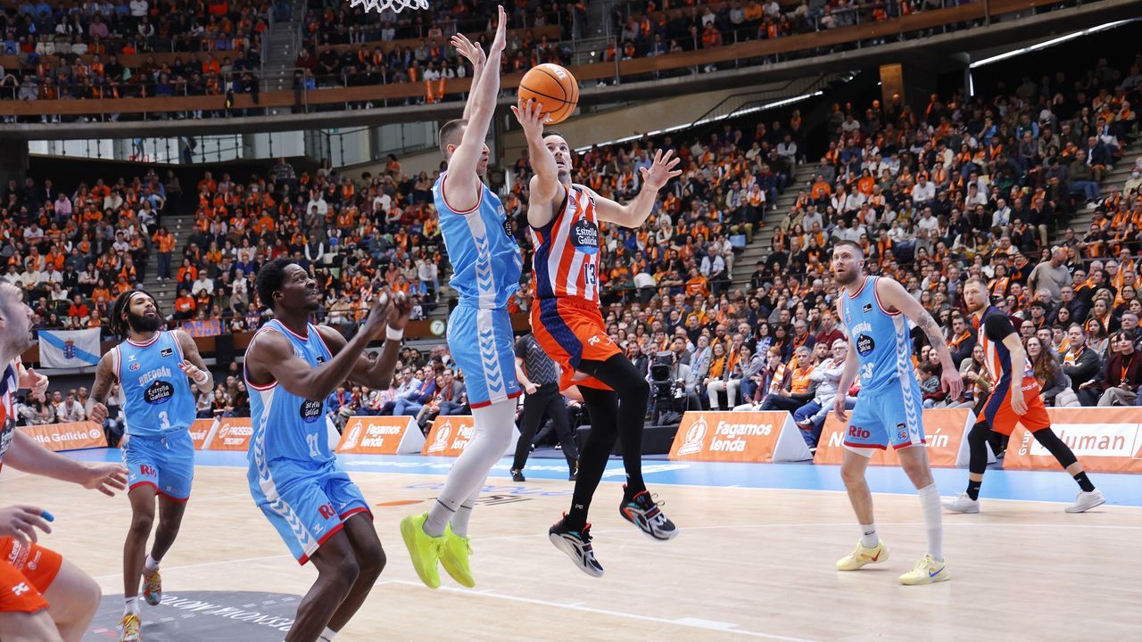 El Río Breogán se lleva un derbi de película ante el Leyma Básquet Coruña (98-106)