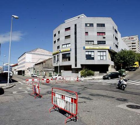 <span lang= es-es >Zona en la que se sita la unidad mvil</span>. A partir de ahora los usuarios tendrn que acudir a la calle Paz entre la calle Jacinto Benavente y la avenida de Beiramar.