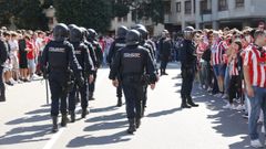 La afici�n gijonesa recibe al Sporting en el Molin�n antes del partido contra el Real Oviedo
