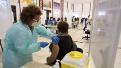 Vacunaci�n contra el covid-19 en el recinto ferial de Ferrol
