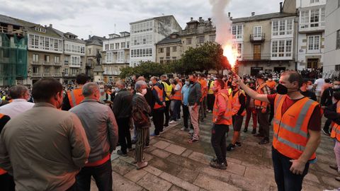 Un momento de la concentracin de este sbado a medioda en Viveiro, en defensa de los empleos de Vestas y secundada por personal de Alcoa San Cibrao