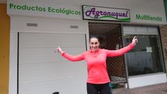 B�rbara Rivera, ayer, delante de la tienda que abrir� el lunes en la calle R�o C�davo