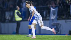 Pablo Agud�n pisa el c�sped de O Couto en su debut con el primer equipo del Real Oviedo