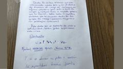 Asturias, asturiano, comunidad vecinal, Pola de Siero .Cartel de ofrecimiento de ayuda en una comunidad de vecinos 