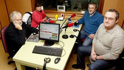 Manuel Sendn, Teresa Lord, Ricardo Garca Mira y Vctor Nieto durante la tertulia sobre  el 10. aniversario del Prestige.