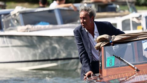 El cineasta napolitano Paolo Sorrentino, este martes, a su llegada al Lido.
