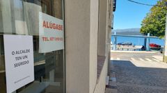 Uno de los carteles que apareci� el martes en el entorno de la calle de Abaixo y el paseo de A Ribeira de Rianxo.