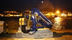 La gr�a, con un brazo desplegable de 8 metros, est� en el muelle sur