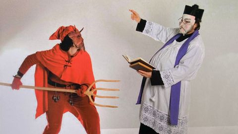 El diablo y el cura eran dos de los personajes protagonistas del antroxu tradicional de Oviedo
