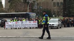 Corte de tr�fico en la plaza de Am�rica de los funcionarios de Xustiza