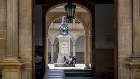 Patio del edificio histrico de la Universidad de Oviedo