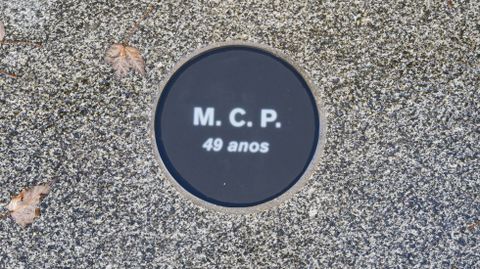 Una de las placas de las mujeres v�ctimas de violencia en Pontevedra.