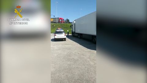 La Guardia Civil inmoviliza un cami�n cuyo conductor no respet� la cuarentena tras hacerse la prueba