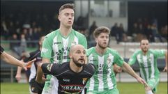 Juan Rodr�guez, con un rival del Todelano la pasada temporada