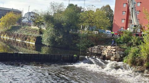 Retirada de las piezas de la presa para prevenir embolsamientos de agua