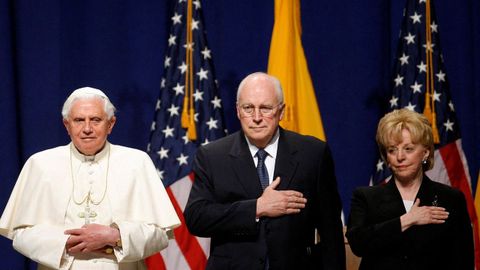 Dick Cheney, su mujer (Lynne) y el papa Benedicto XVI en Nueva York en el año 2008