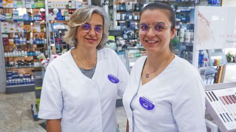 Susana Oreona y Susana Puentes, madre e hija, en la Farmacia del Cant�n.