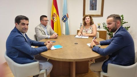 Encuentro de la alcaldesa de Porqueira, Susana Vzquez, con el conselleiro de Medio Rural, Jos Gonzlez