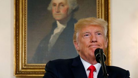 El presidente de los Estados Unidos, Donald Trump, comparece ante la prensa sobre las protestas y acontecido en Charlottesville