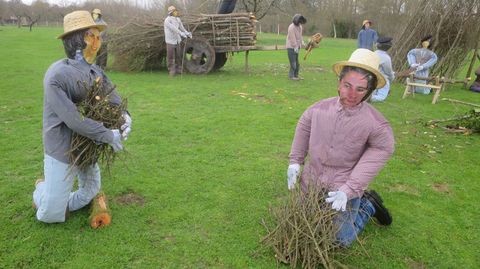 Os compadres de Distriz, que levaron o premio � mellor composici�n etnogr�fica, recrearon a corta tradicional da le�a