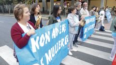 Trabajadoras de las guarder�as Gali�a Azul realizaron un corte de tr�fico en Esteiro.