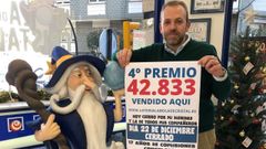 La Administraci�n �La Bola de Cristal� reparte un cuarto premio del sorteo de la Loter�a de Navidad