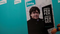 Cartel de Junts per Catalu�a con la imagen de Carles Puigdemont