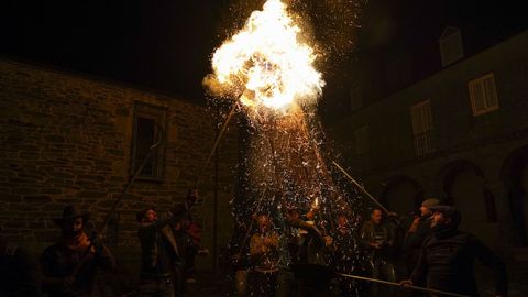 El fuego reina en la Noite dos Fach�s.