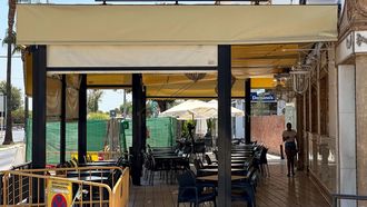 El bar Las Postas de Los Palacios y Villafranca (Sevilla), incendiado por un cliente.