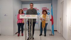 La diputada Montse Prado, el concejal Demetrio G�mez y la celadora Bego�a Mallo, este jueves, en la sede del BNG en  Pontevedra