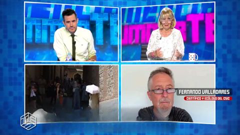 Valladares, en la parte inferior derecha de la pantalla, escuchando a Esperanza Aguirre en el programa Todo es mentira,moderados por Pablo Gonzlez Batista.