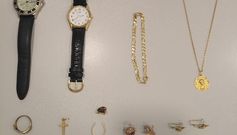 Parte de las joyas incautadas en la operaci�n Cansino por la Guardia Civil de Oleiros