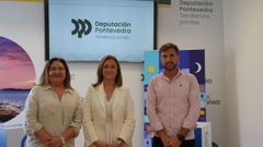 La delegada territorial de la Xunta en Vigo, Ana Ortiz; la vicepresidenta de la Diputaci�n de Pontevedra, Luisa S�nchez; y el director del Galicia Fest, Antonio Casal.