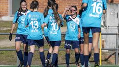 El equipo s�nior de la EFF Rosal�a celebra un gol