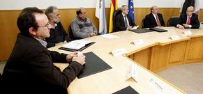 Los regidores y el teniente de alcalde de Ponteceso se reunieron en el sal�n del plenos ponteces�n.