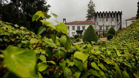 Este inmueble tipo pazo se vende por 3.800.000 euros en Armuo, Berdondo.