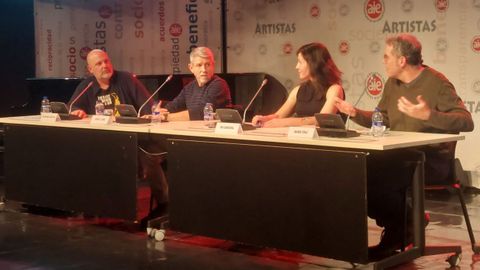 Jos&eacute; Manuel Sebasti&aacute;n, Joan S. Luna, Eva Sandoval y Nando Cruz, en la mesa dedicada a la necesidad de la cr&iacute;tica negativa.